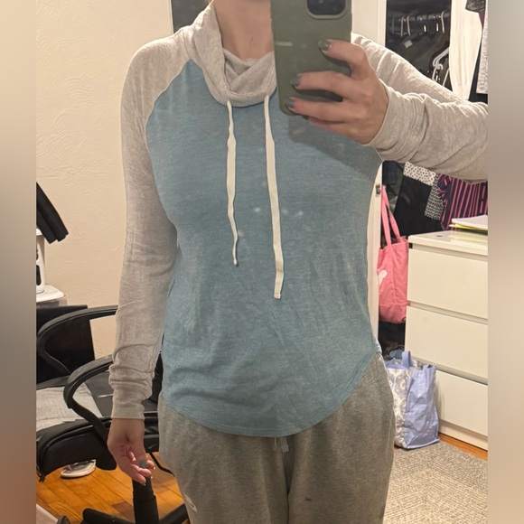 Hollister sweater size XS pullover - Picture 3 of 3